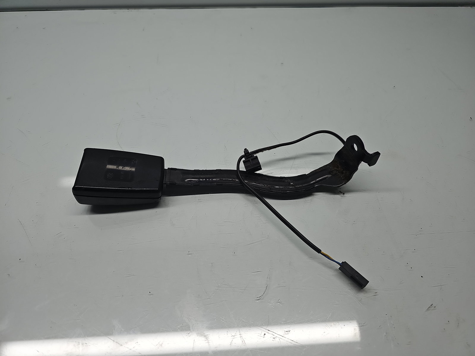 Capsa centura dreapta fata Volkswagen Golf 6 (5K1) [Fabr 2009-2013] 1K4857756T - imagine 1