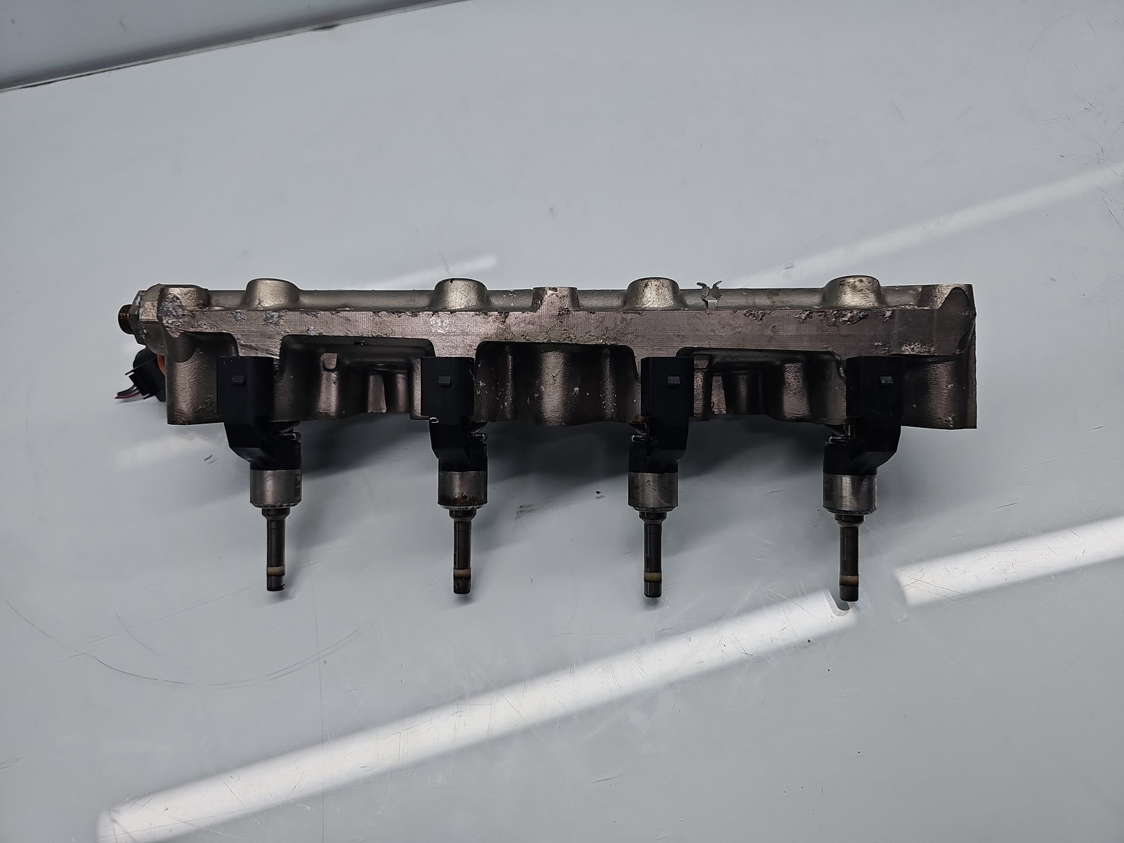 Rampa injectoare Volkswagen Scirocco (137) Coupe [Fabr 2008-2017] OEM 1.4 TSI CAXA 90KW / 122CP - imagine 2