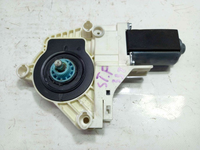 Motoras geam stanga fata 8T0959801B Audi A5 (8T3) [Fabr 2007-2015] 2.0 CAHA