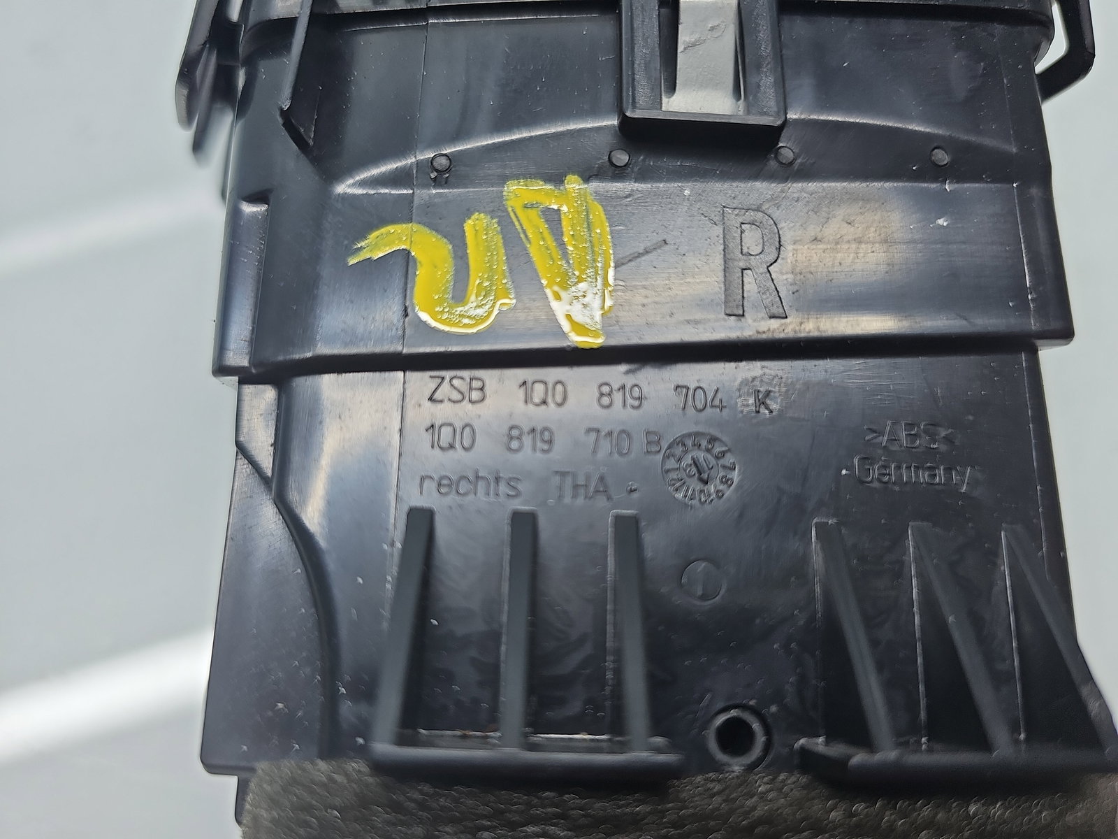 Grila aerisire dreapta Volkswagen Scirocco (137) Coupe [Fabr 2008-2017] 1Q0819704K - imagine 5