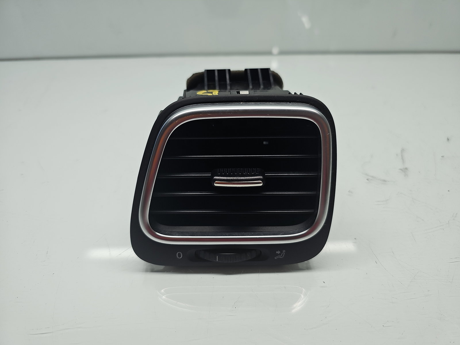 Grila aerisire stanga Volkswagen Scirocco (137) Coupe [Fabr 2008-2017] 1Q0819703J - imagine 1