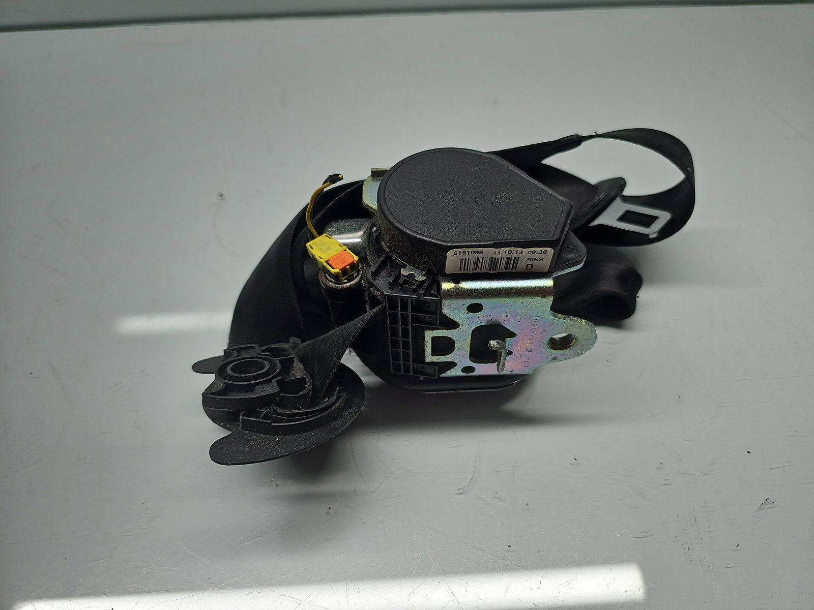 Centura dreapta fata Volkswagen Scirocco (137) Coupe [Fabr 2008-2017] 1K8857706A - imagine 3