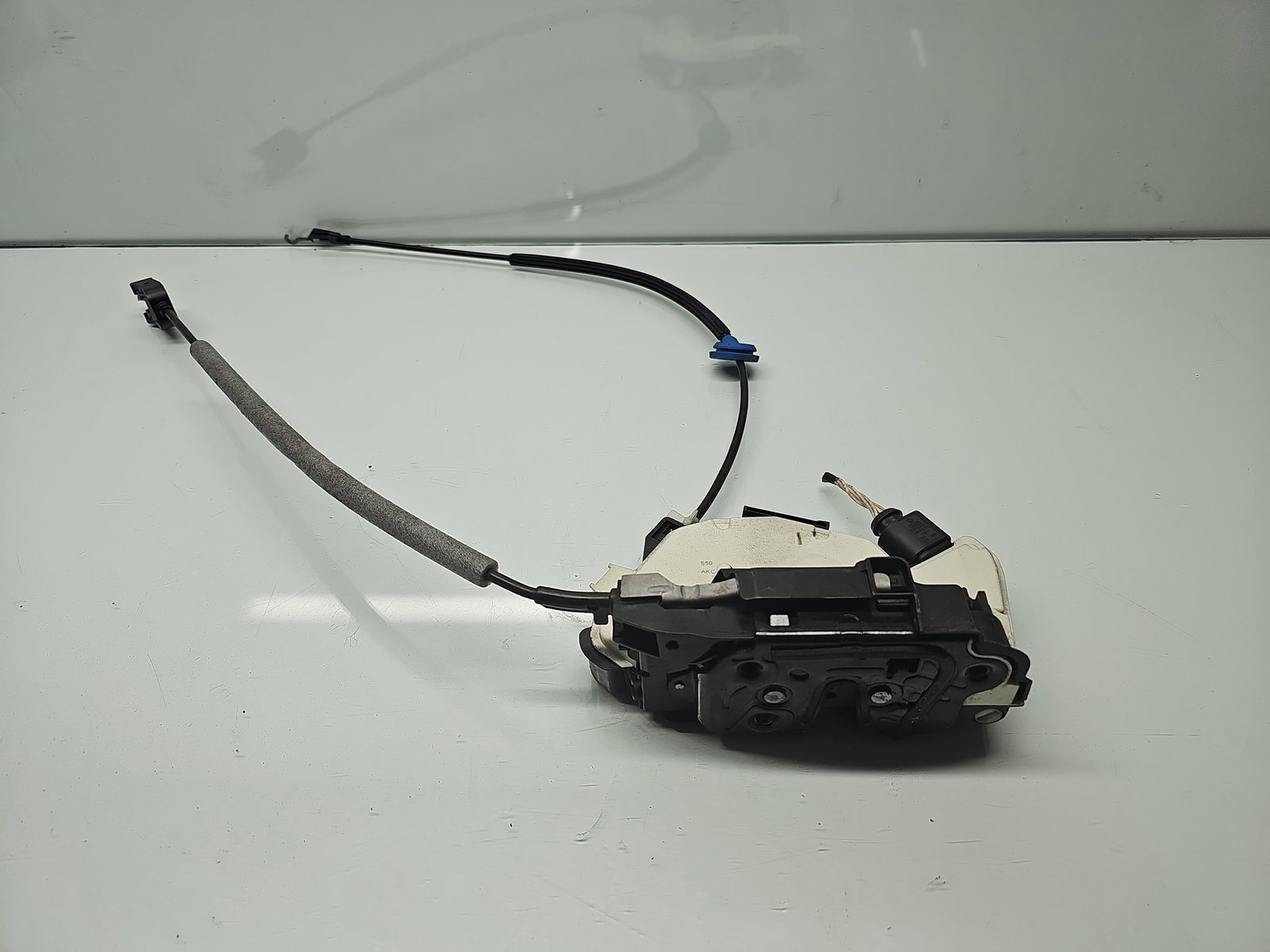 Broasca usa stanga spate Volkswagen Scirocco (137) Coupe [Fabr 2008-2017] 5N2837015E - imagine 1