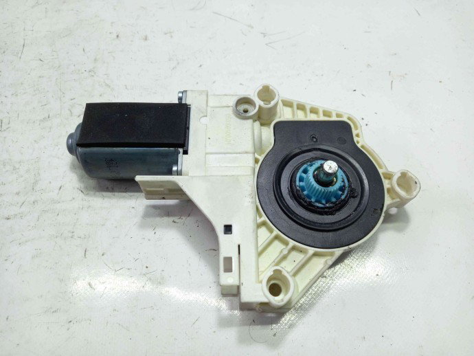 Motoras geam dreapta fata 8T0959802B Audi A5 (8T3) [Fabr 2007-2015] 2.0 CAHA