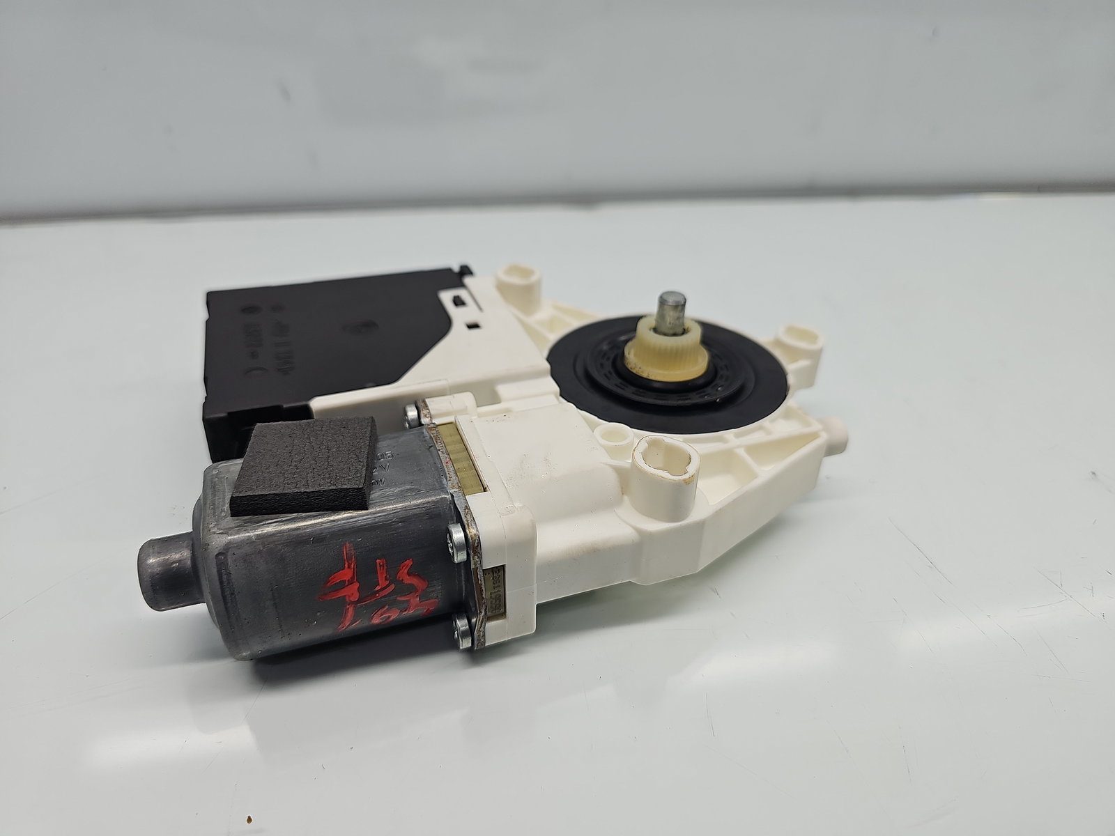 Motoras geam stanga fata AUDI A3 Sportback (8PA) [Fabr 2004-2013] Facelift 8P0959802Q - imagine 1