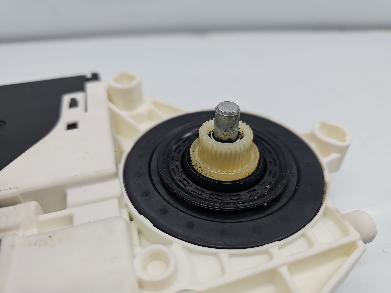 Motoras geam stanga fata AUDI A3 Sportback (8PA) [Fabr 2004-2013] Facelift 8P0959802Q - imagine 2