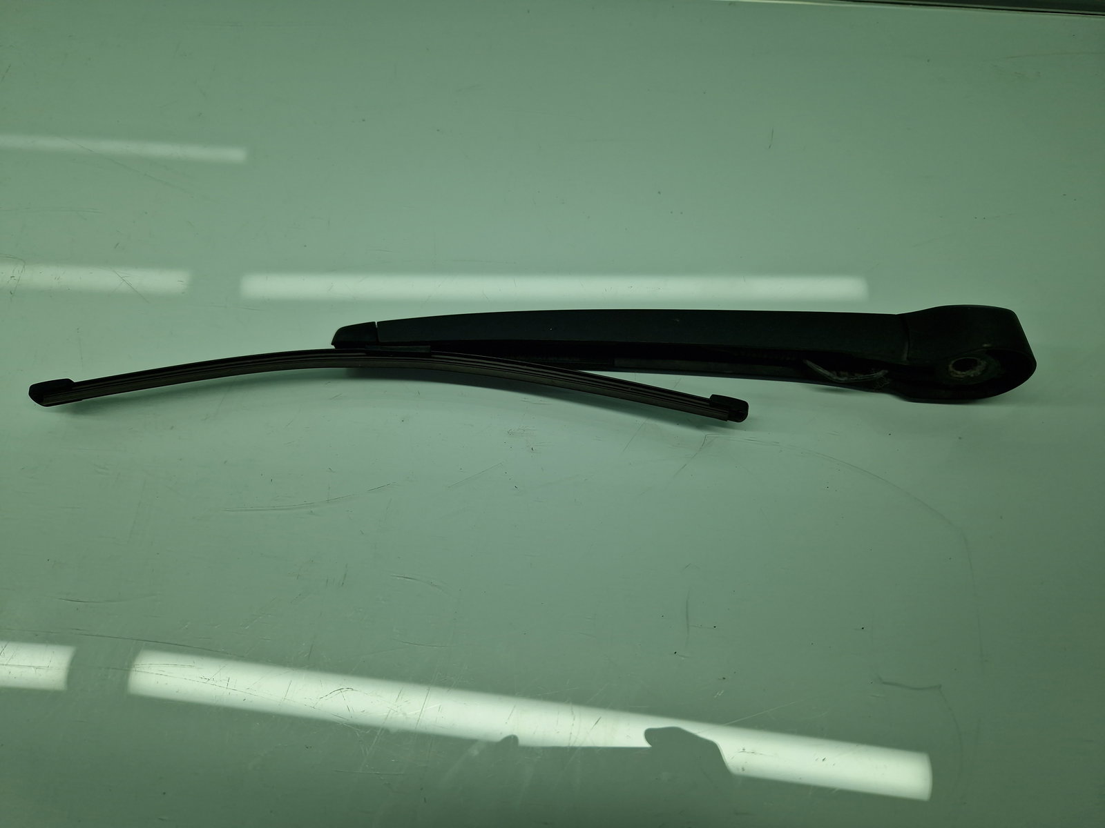 Brat stergator haion Volkswagen Touran (5T1) R-line [Fabr 2015-prezent] OEM - imagine 4