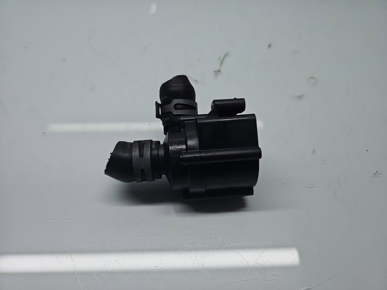 Pompa recirculare apa Volkswagen Passat B8 Variant (3G5) [Fabr 2015-prezent] 5Q0965561B 2.0 TDI CRLB 110KW / 150CP - imagine 4