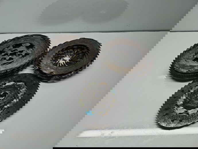 Kit ambreiaj volanta masa dubla Volkswagen Passat B8 Variant (3G5) [Fabr 2015-prezent] 2.0 TDI CRLB 04L141015E 110KW / 150CP