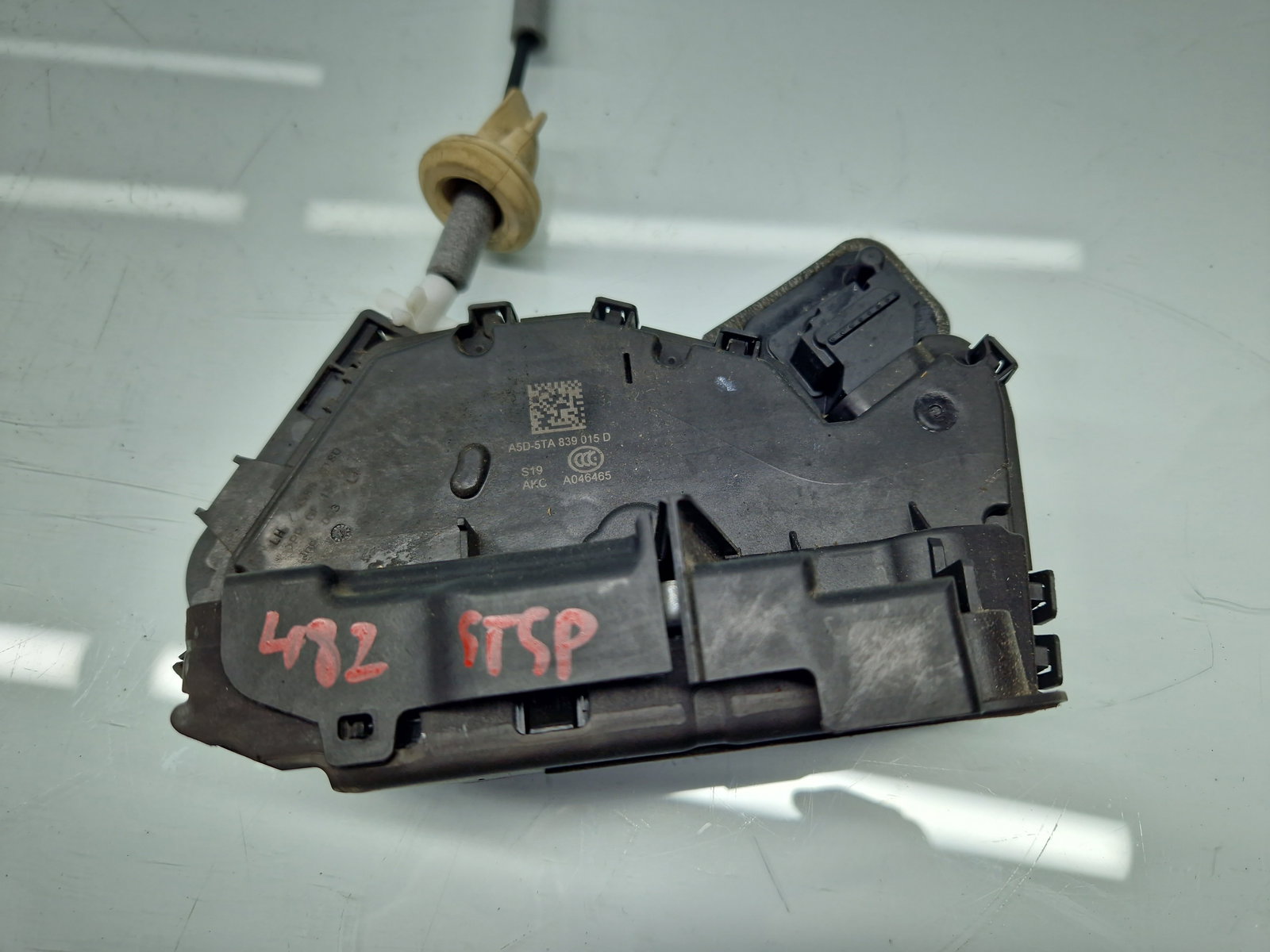 Broasca usa stanga spate Volkswagen Passat B8 Variant (3G5) [Fabr 2015-prezent] A5D5TA839015D - imagine 2