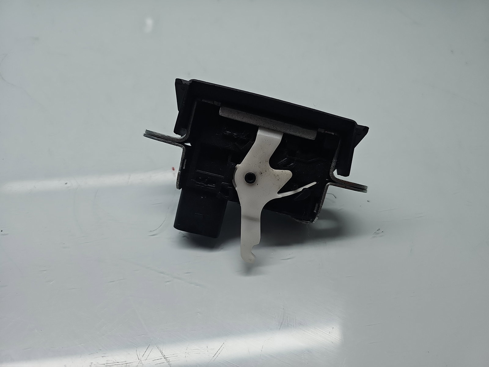 Broasca haion Volkswagen Scirocco (137) Coupe [Fabr 2008-2017] 1K8827505B - imagine 3