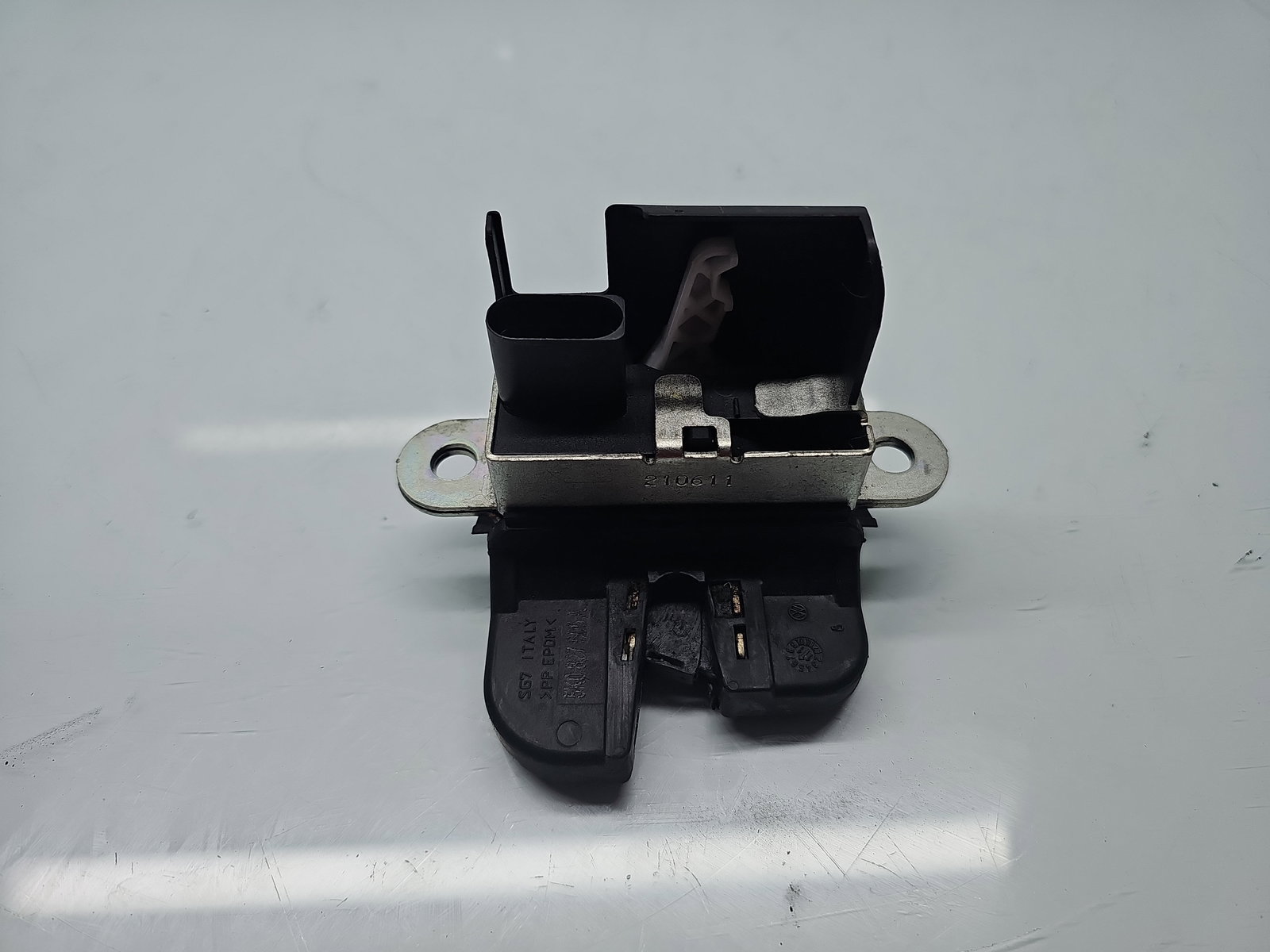 Broasca haion Volkswagen Golf 6 (5K1) [Fabr 2009-2013] 5K0827505A - imagine 4