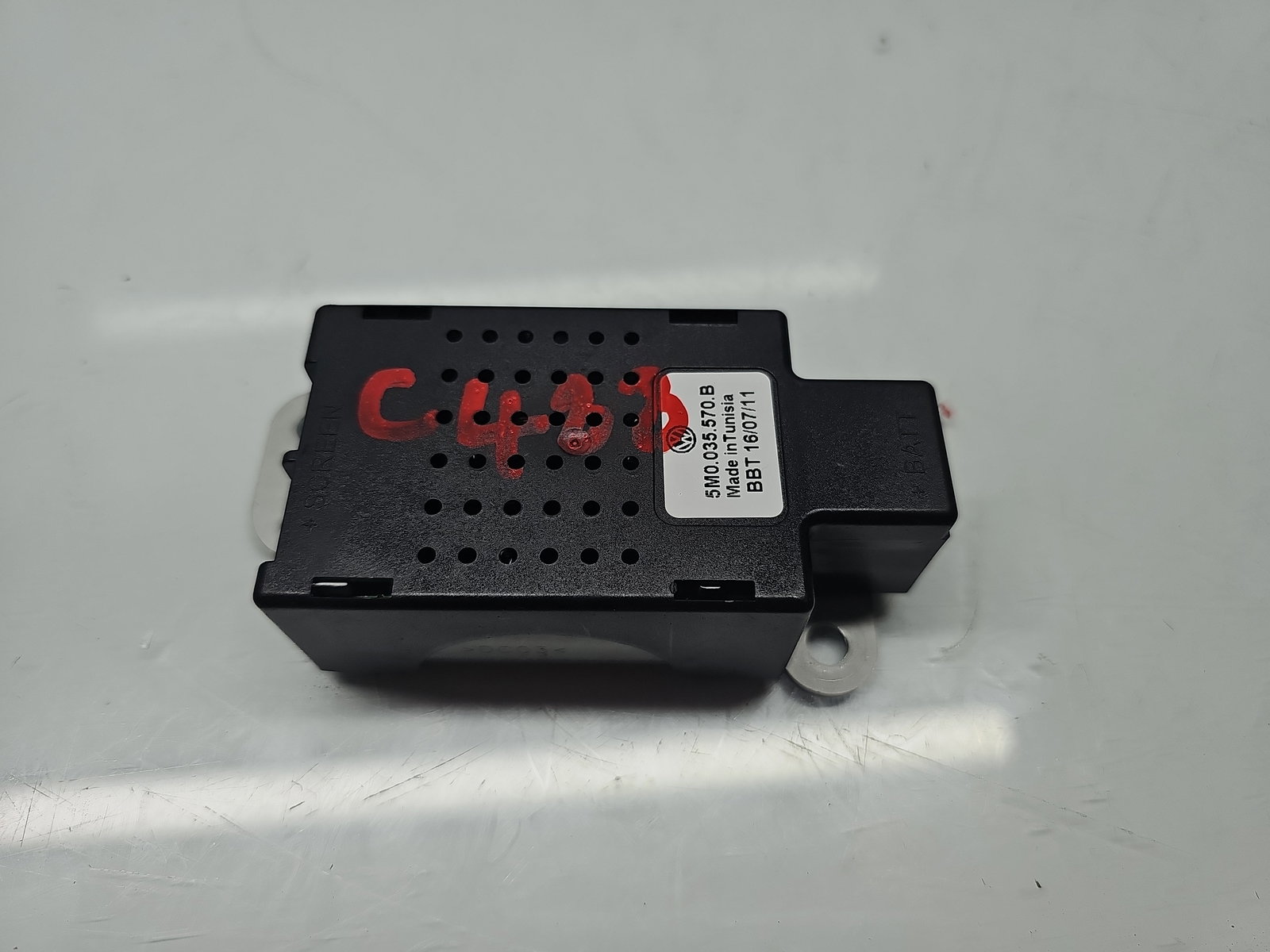 Amplificator antena Volkswagen Golf 6 (5K1) [Fabr 2009-2013] 5M0035570B - imagine 1