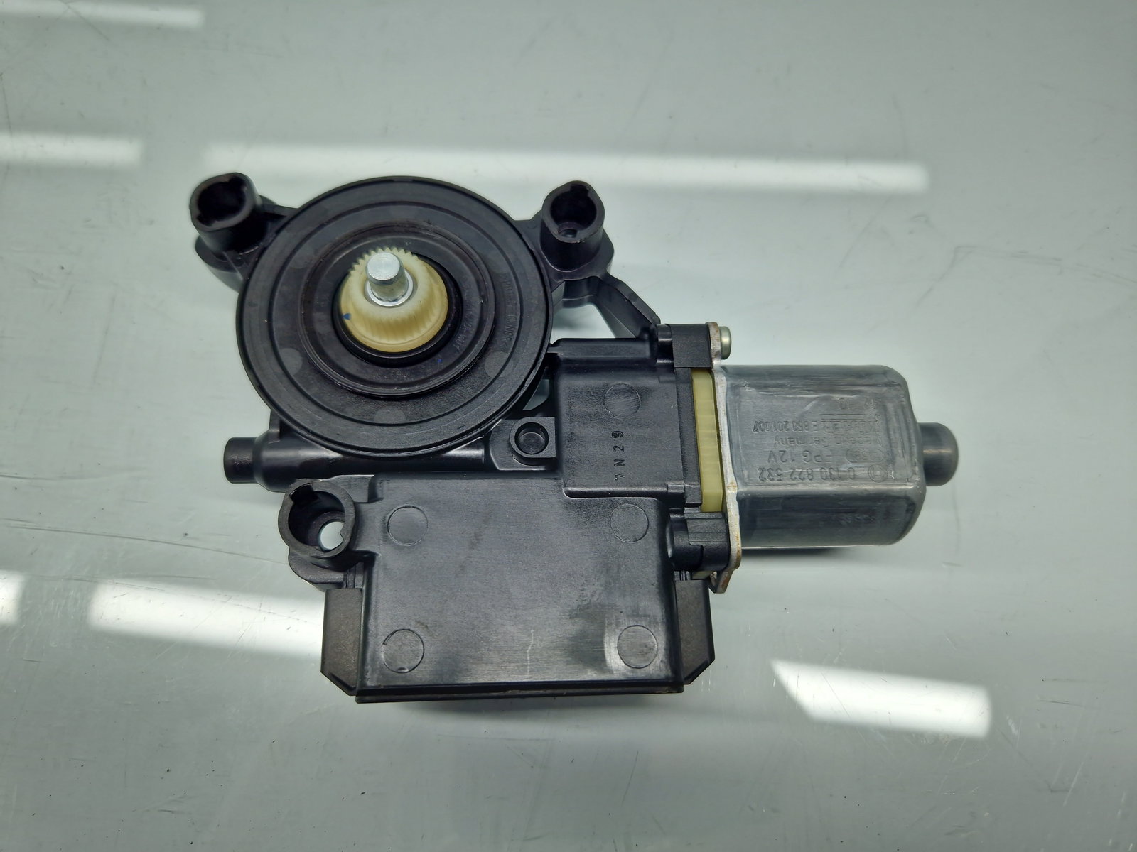 Motoras geam stanga spate Volkswagen Polo (6R) [Fabr 2009-2016] 6R0959811G - imagine 1