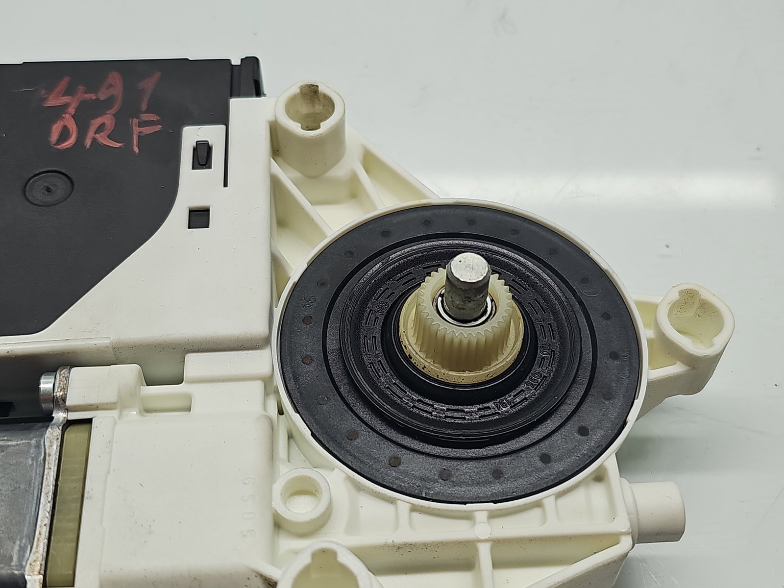 Motoras geam dreapta fata AUDI A3 Sportback (8PA) [Fabr 2004-2013] Facelift 8P0959801Q - imagine 2