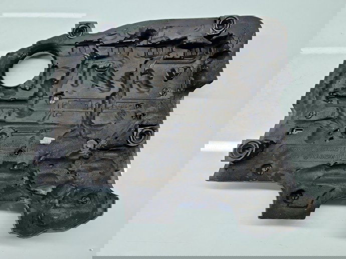 Capac motor Volkswagen Passat B7 (365) Variant [Fabr 2010-2014] 03L103925AA 2.0 TDI CFFB 103KW / 140CP