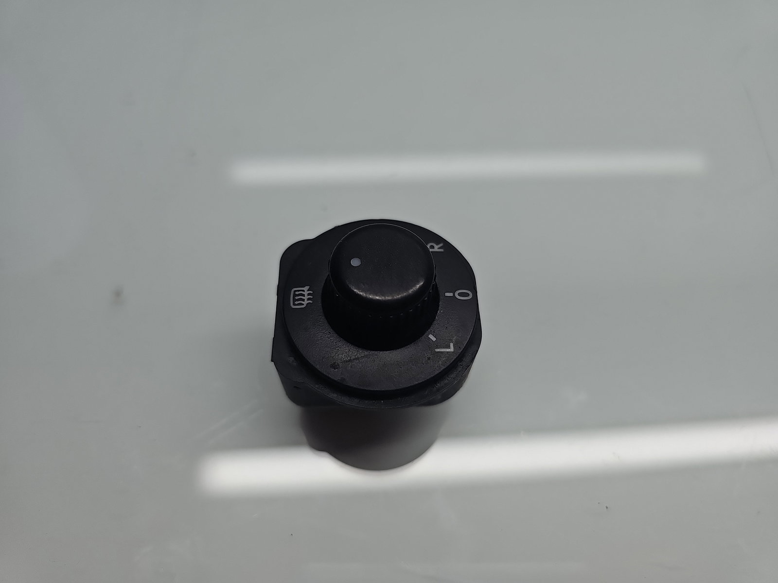 Buton reglaj oglinzi Volkswagen Polo (6R) [Fabr 2009-2016] 6R2959565D - imagine 1