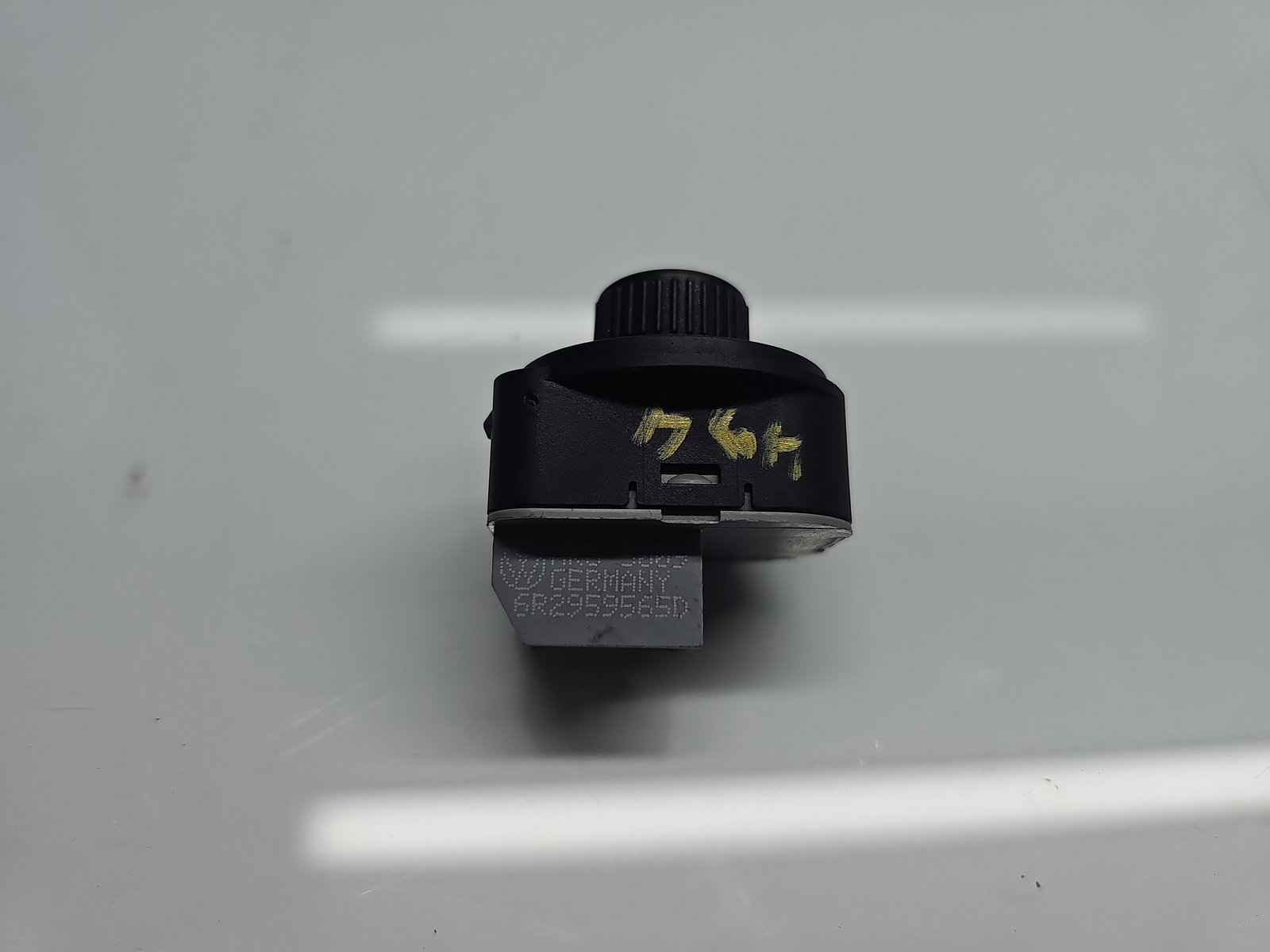 Buton reglaj oglinzi Volkswagen Polo (6R) [Fabr 2009-2016] 6R2959565D - imagine 2