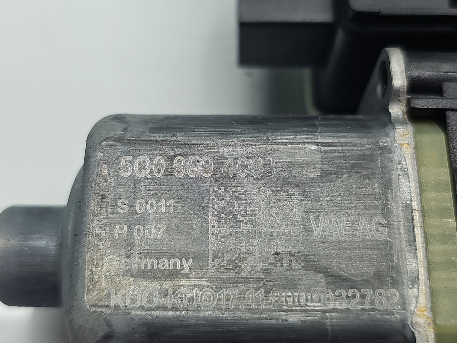 Motoras geam dreapta spate Volkswagen Touran (5T1) R-line [Fabr 2015-prezent] 5Q0959408E - imagine 4