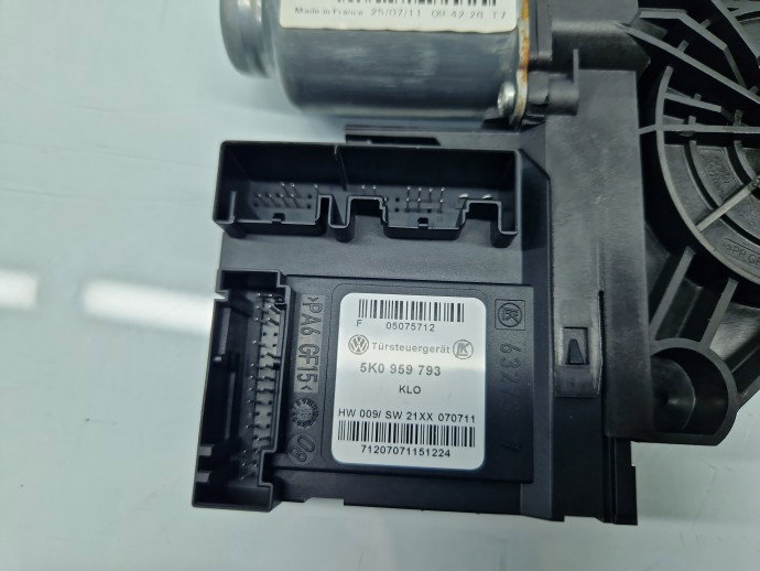 Motoras geam dreapta fata Volkswagen Golf 6 (5K1) [Fabr 2009-2013] 5K0959701B