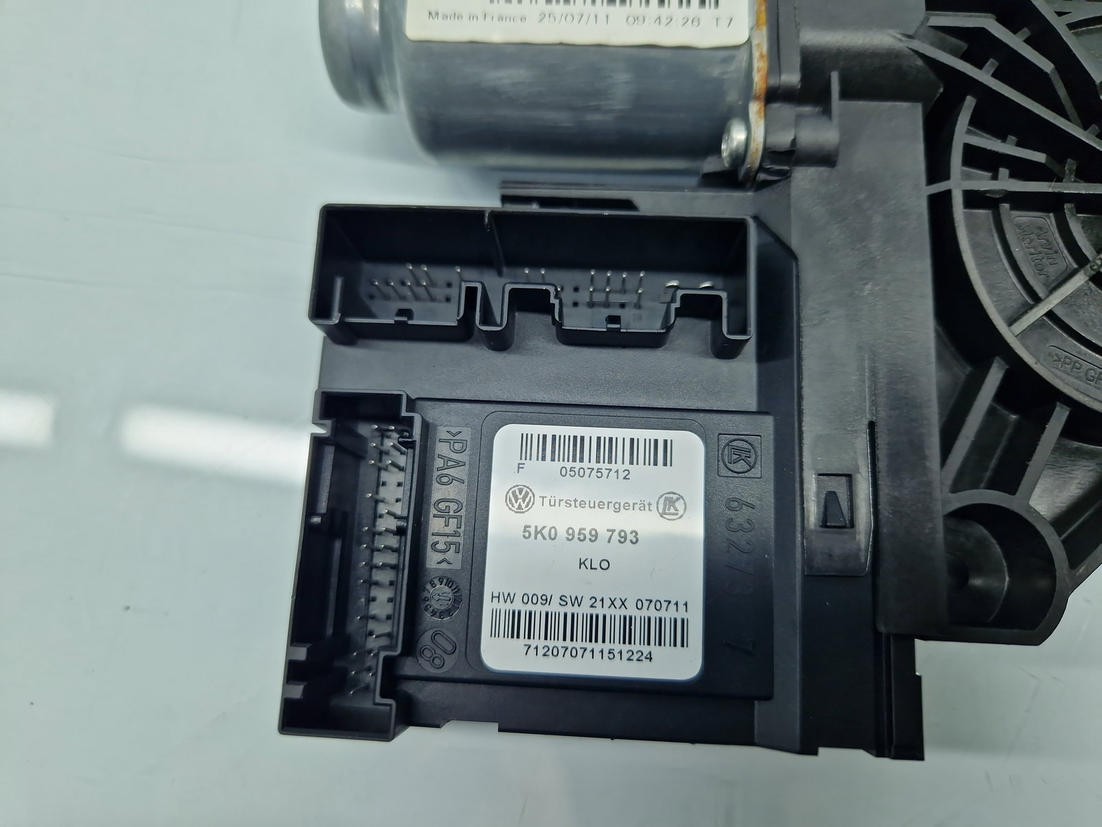 Motoras geam dreapta fata Volkswagen Golf 6 (5K1) [Fabr 2009-2013] 5K0959701B - imagine 4