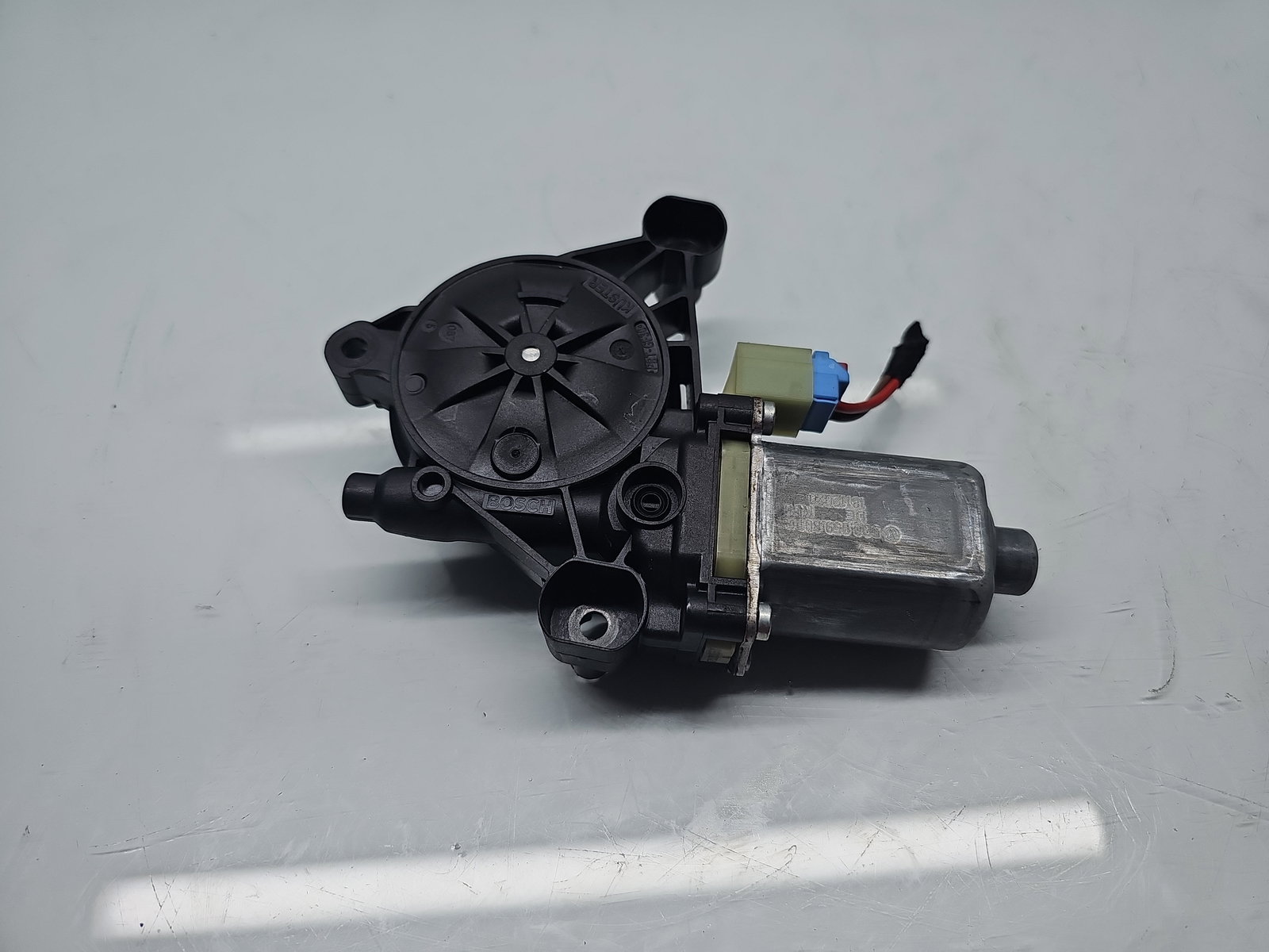 Motoras geam dreapta fata Volkswagen Touran (5T1) R-line [Fabr 2015-prezent] 5Q0959801C - imagine 2