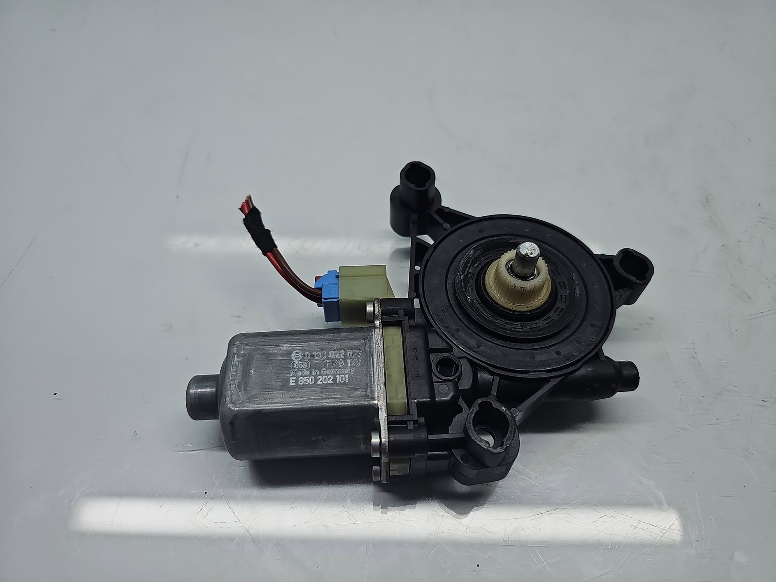 Motoras geam dreapta fata Volkswagen Touran (5T1) R-line [Fabr 2015-prezent] 5Q0959801C - imagine 3