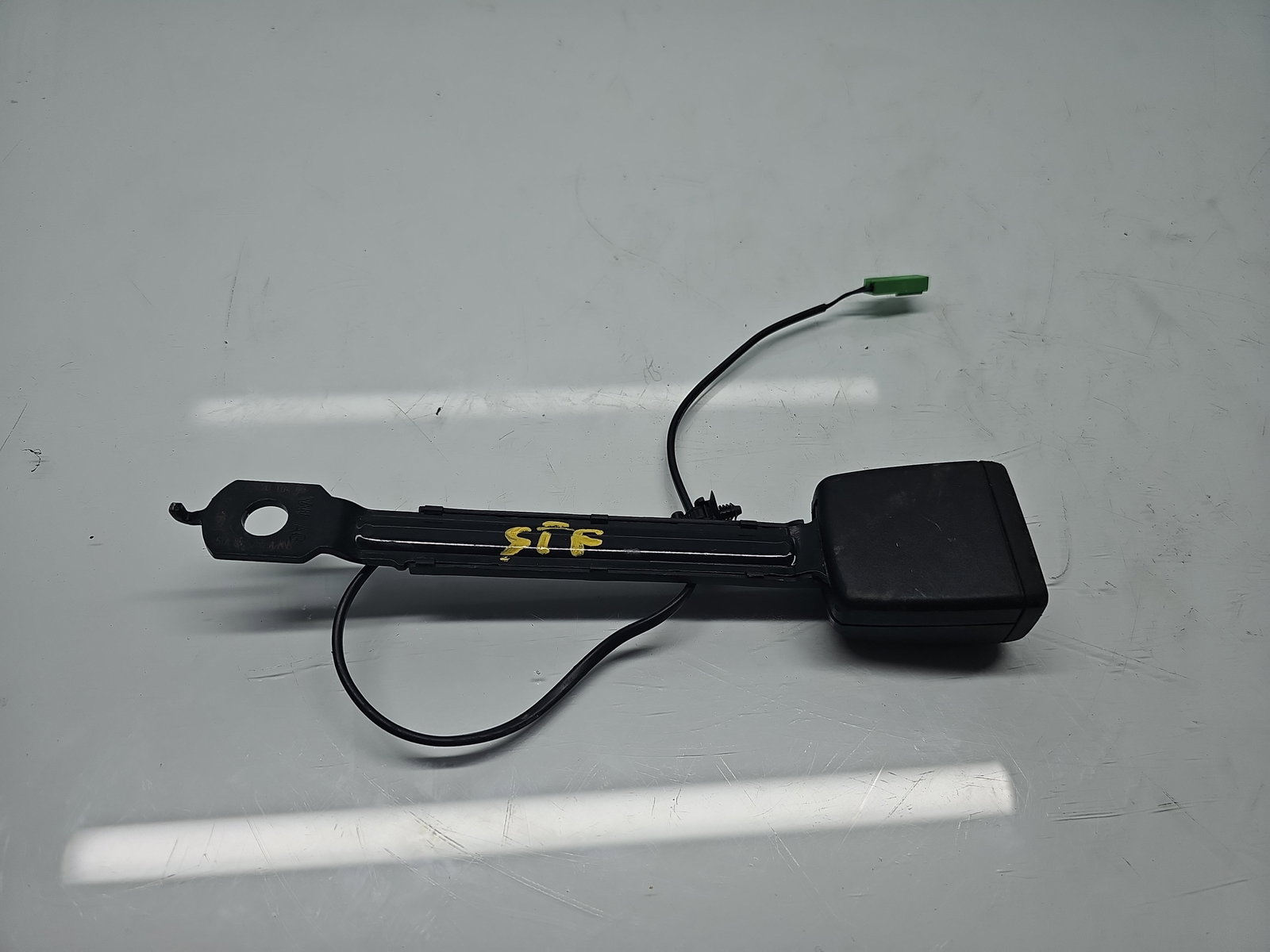 Capsa centura stanga fata Volkswagen Touran (5T1) R-line [Fabr 2015-prezent] 5TA857755A - imagine 1