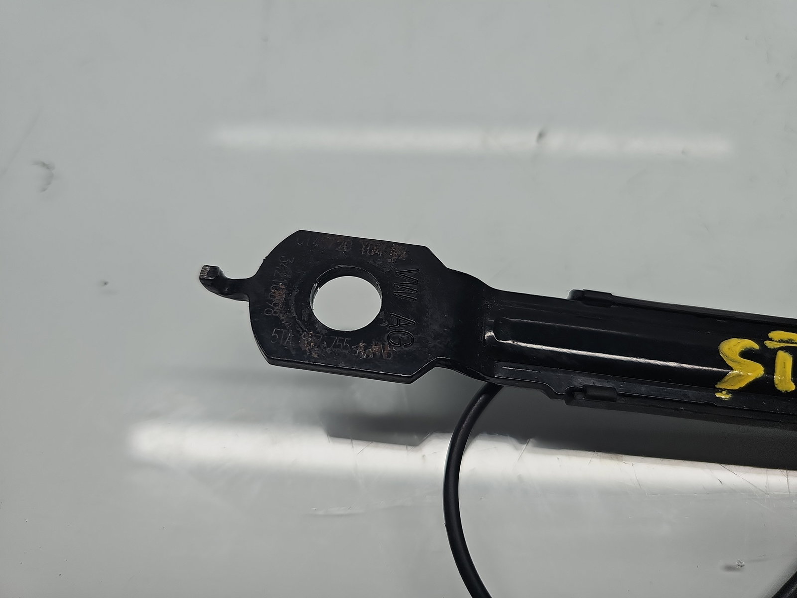 Capsa centura stanga fata Volkswagen Touran (5T1) R-line [Fabr 2015-prezent] 5TA857755A - imagine 2