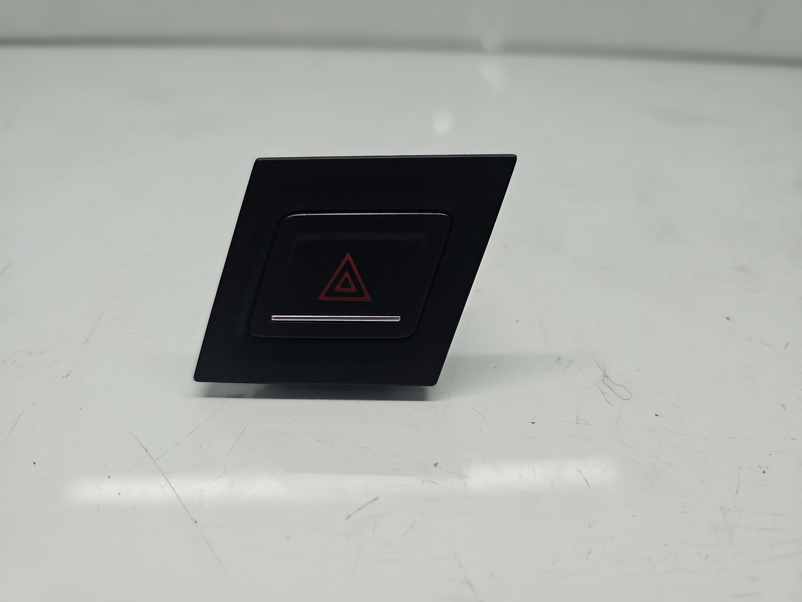 Buton avarii Volkswagen Touran (5T1) R-line [Fabr 2015-prezent] 5TC857368 - imagine 1