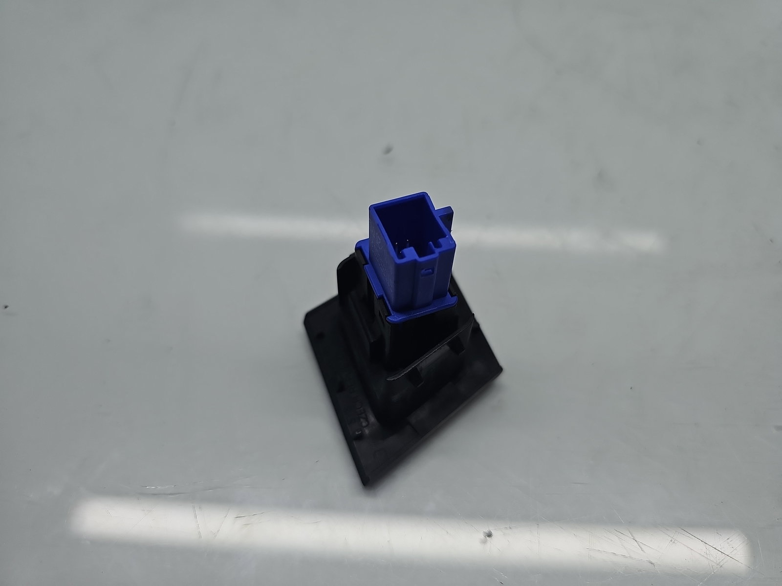 Buton avarii Volkswagen Touran (5T1) R-line [Fabr 2015-prezent] 5TC857368 - imagine 4