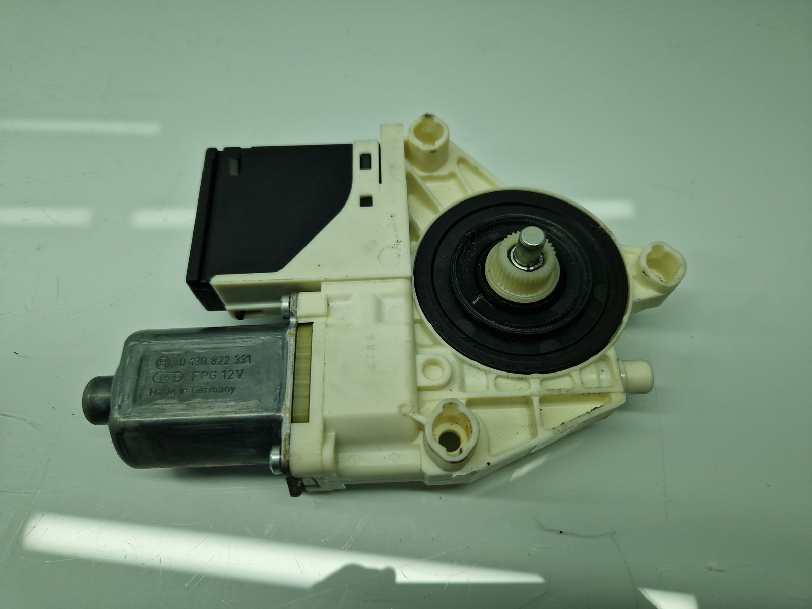 Motoras geam dreapta spate Renault Megane 3 Hatchback (X95) [Fabr 2008-2015] 827306548R - imagine 1