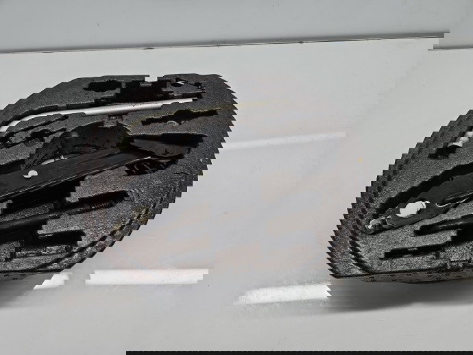  Set cric si cheie Volkswagen Golf 6 (5K1) [Fabr 2009-2013] 1K0012115F