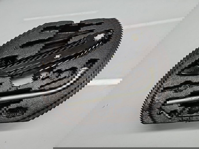  Set cric si cheie Volkswagen Golf 6 (5K1) [Fabr 2009-2013] 1K0012115F