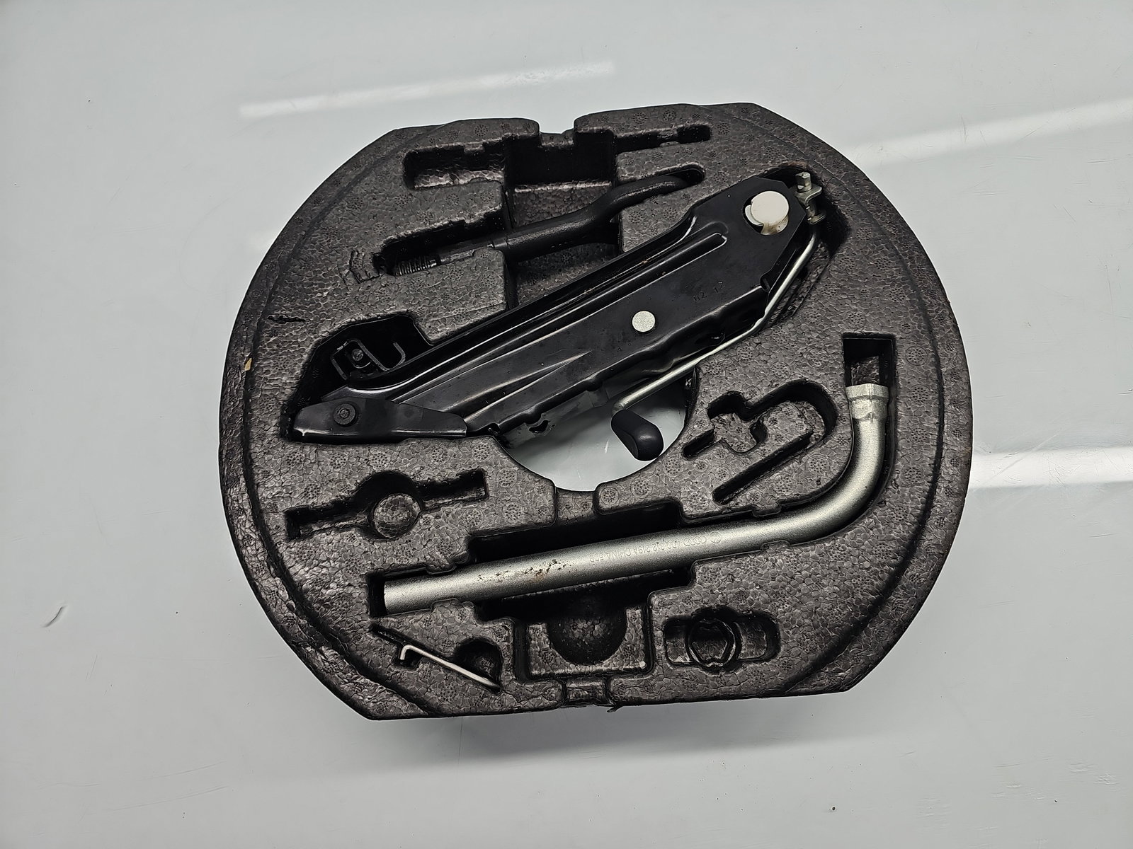 Set cric si cheie Volkswagen Golf 6 (5K1) [Fabr 2009-2013] 1K0012115F - imagine 2