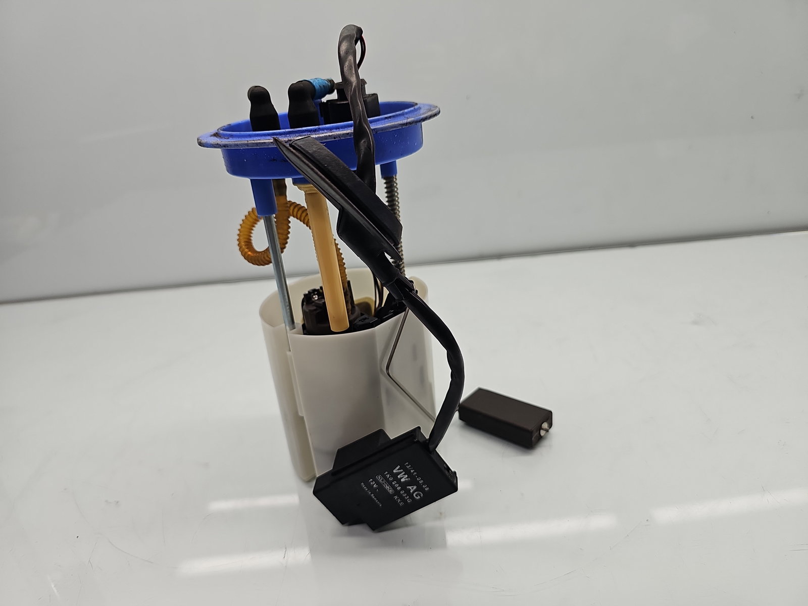 Pompa combustibil Volkswagen Scirocco (137) Coupe [Fabr 2008-2017] 1K0919051DB 1.4 TSI CAXA 90KW / 122CP - imagine 4