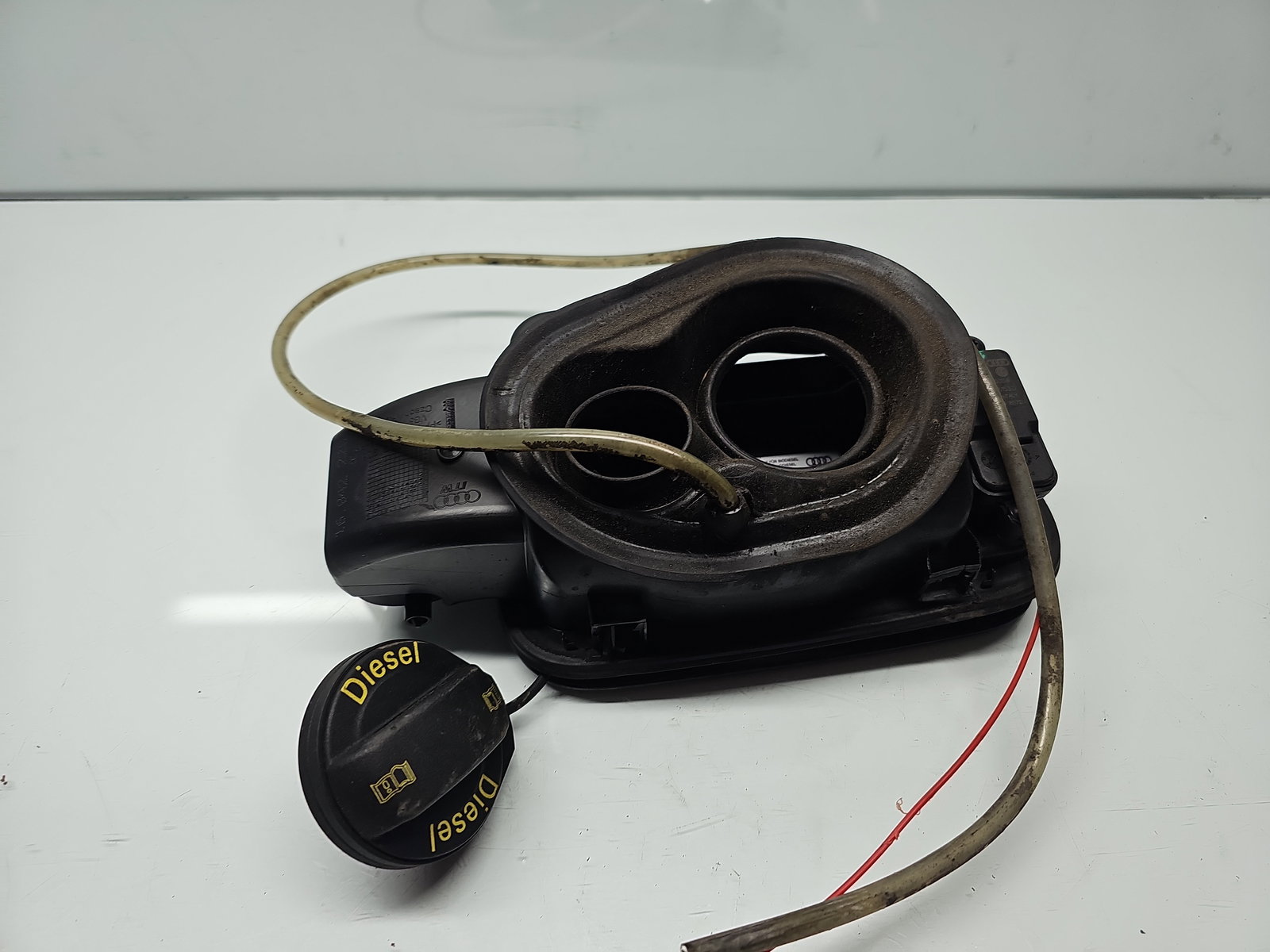 Capac rezervor AUDI A6 (4G2, C7) [Fabr 2012-2017] LY9B - imagine 4