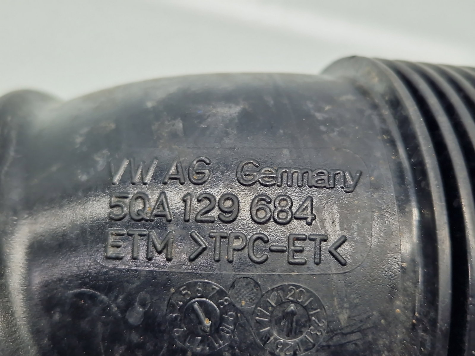 Tub admisie aer Volkswagen Touran (5T1) R-line [Fabr 2015-prezent] 5QA129684 1.5 TSI DPCA 110KW / 150CP - imagine 5