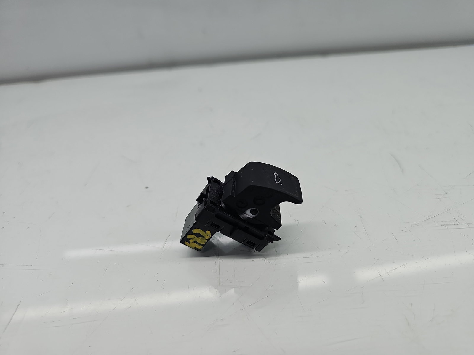 Buton deschidere portbagaj Volkswagen Passat B8 Variant (3G5) [Fabr 2015-prezent] 3G0959831 - imagine 3