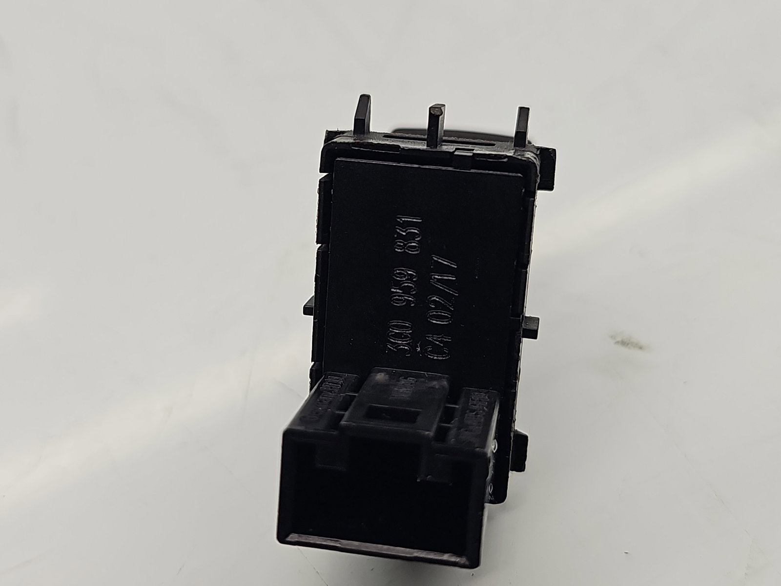 Buton deschidere portbagaj Volkswagen Passat B8 Variant (3G5) [Fabr 2015-prezent] 3G0959831 - imagine 4