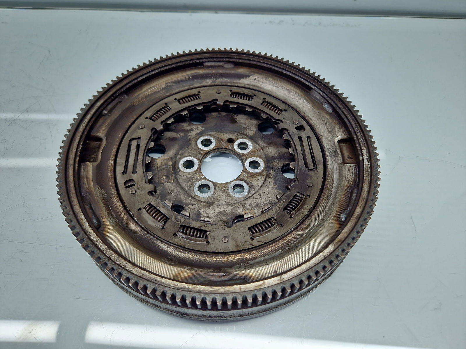 Volanta Volkswagen Volkswagen Golf 7 (5G) [Fabr 2014-prezent] 1.5 TSI DPCA 04E105266K 110KW / 150CP - imagine 1