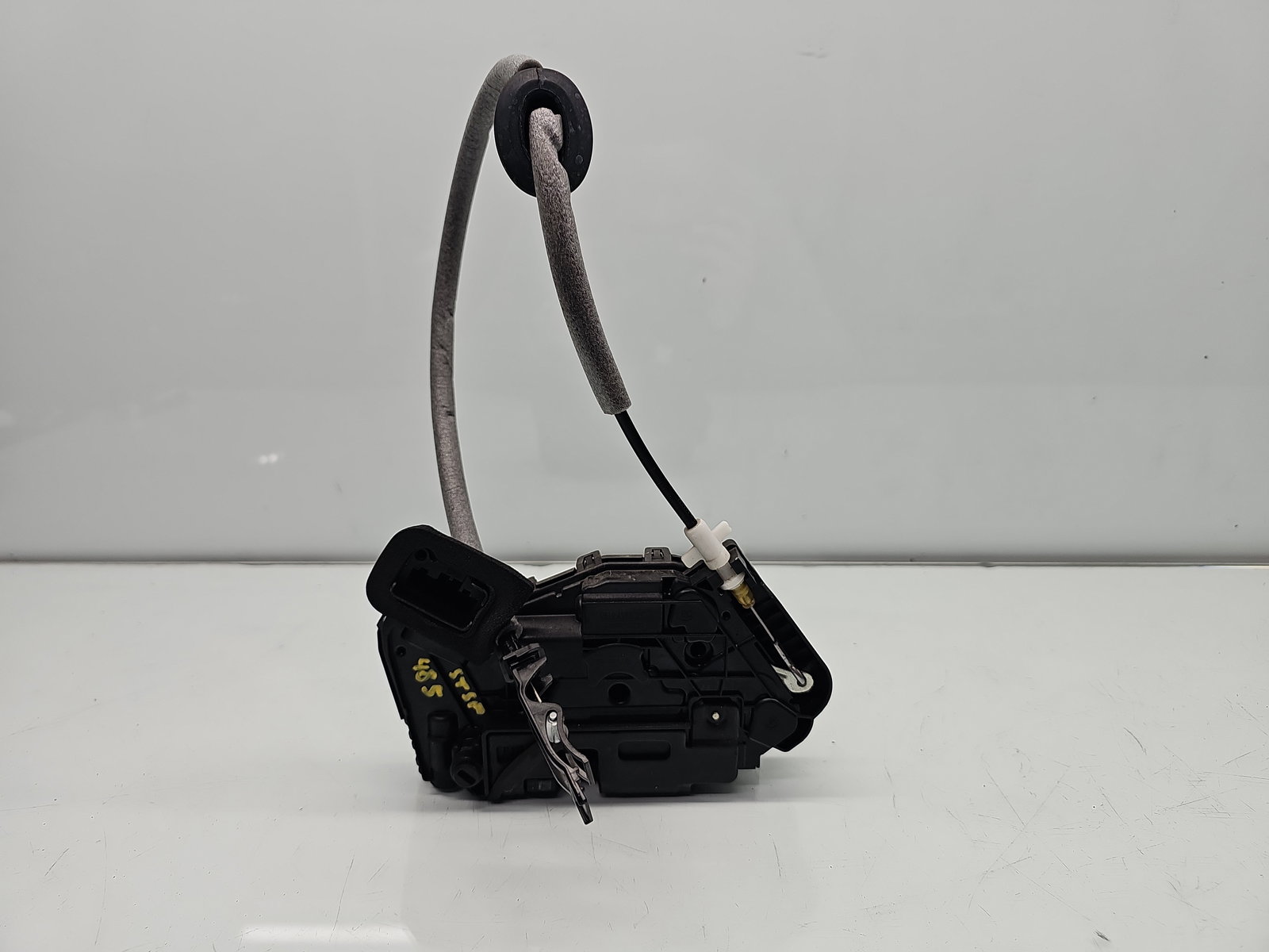 Broasca usa stanga spate Volkswagen Touran (5T1) R-line [Fabr 2015-prezent] 5TA839015K - imagine 1