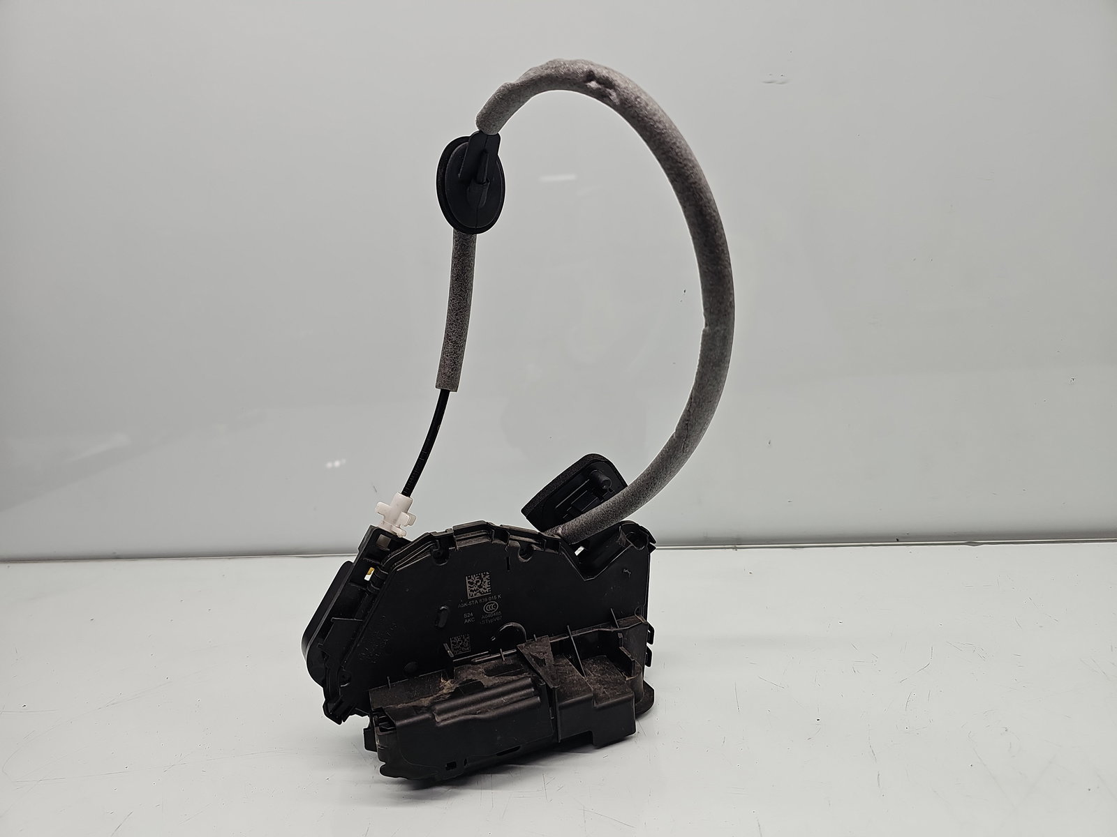 Broasca usa stanga spate Volkswagen Touran (5T1) R-line [Fabr 2015-prezent] 5TA839015K - imagine 2