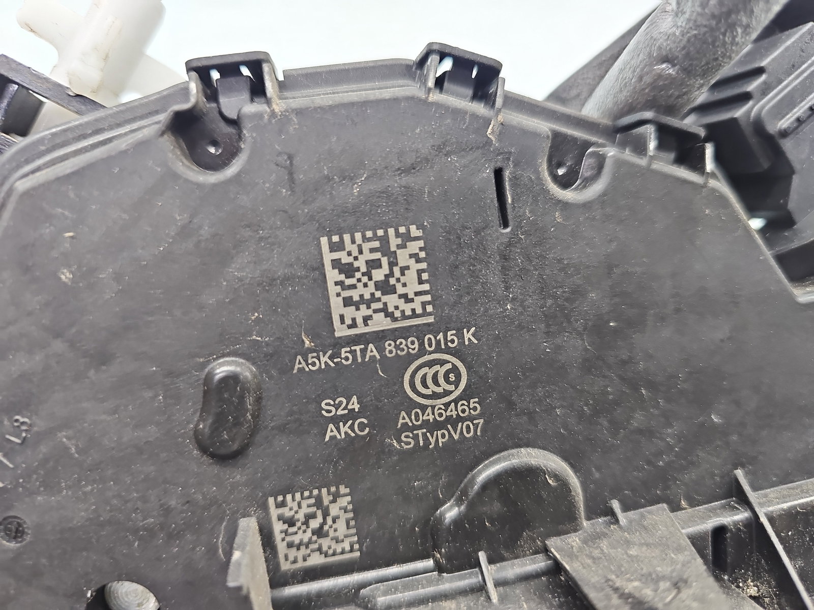 Broasca usa stanga spate Volkswagen Touran (5T1) R-line [Fabr 2015-prezent] 5TA839015K - imagine 5