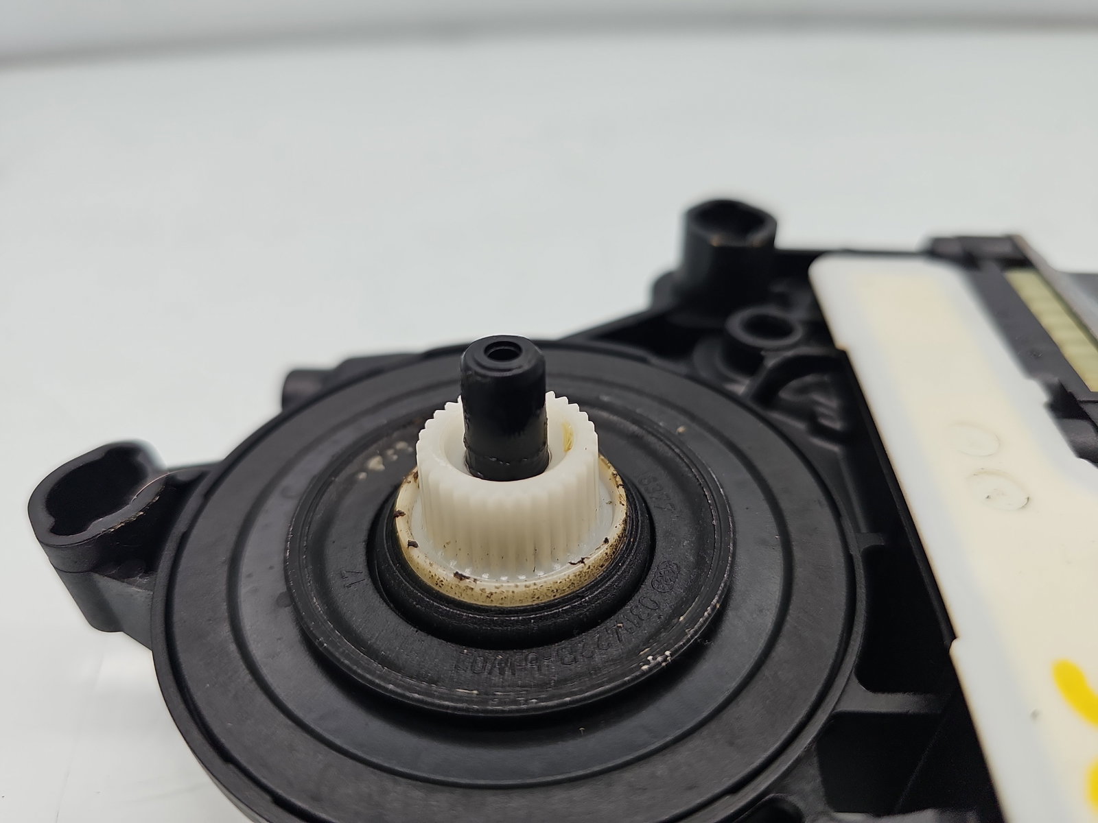 Motoras geam stanga spate Volkswagen Touran (5T1) R-line [Fabr 2015-prezent] 5Q0959407E - imagine 3