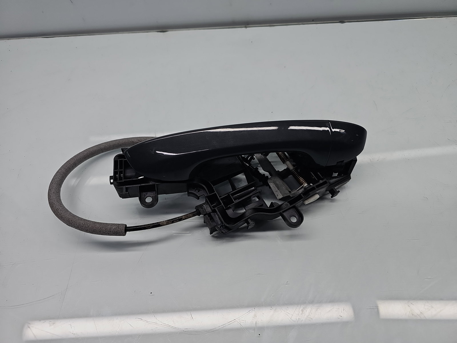 Maner usa stanga spate Volkswagen Touran (5T1) R-line [Fabr 2015-prezent] LC7Q - imagine 1