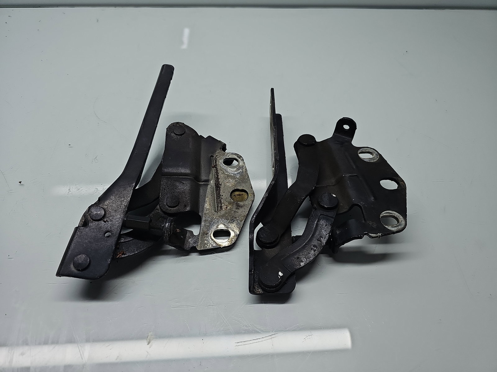 Set balamale capota Volkswagen Passat B7 (365) Variant [Fabr 2010-2014] 3AA823302/3AA823301 - imagine 1