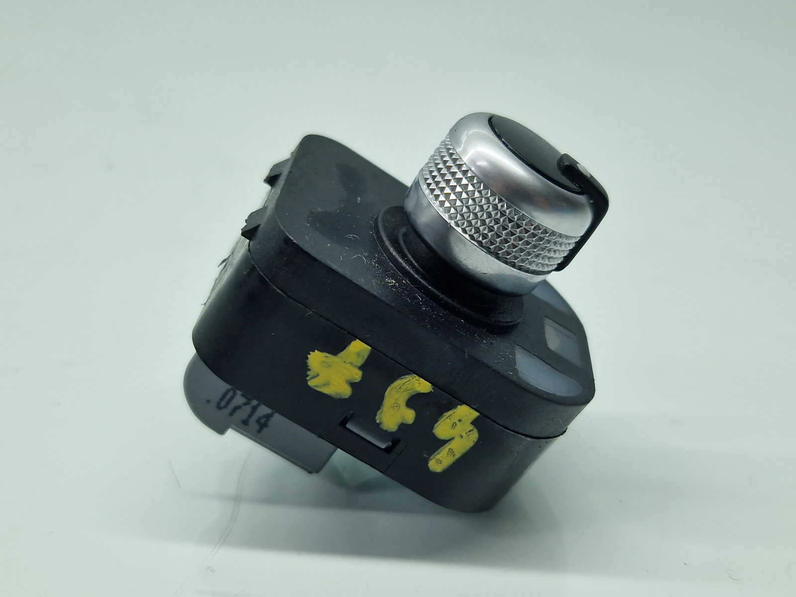 Buton reglaj oglinzi AUDI A6 (4G2, C7) [Fabr 2012-2017] 8J0959565B - imagine 2