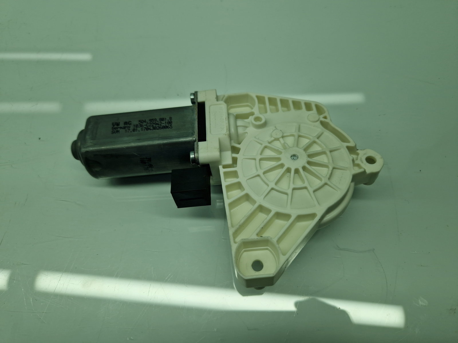 Motoras geam stanga fata Volkswagen Passat B8 Variant (3G5) [Fabr 2015-prezent] 5Q4959801B - imagine 2