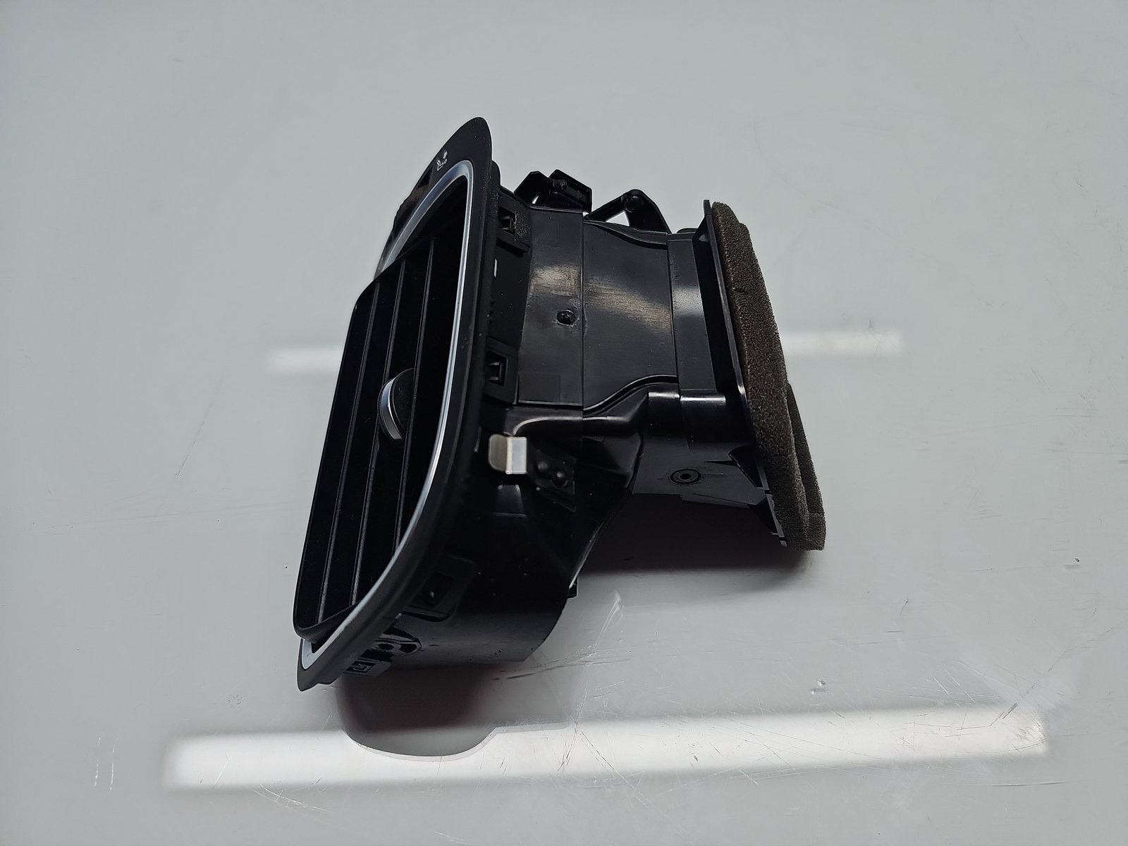 Grila aerisire dreapta Volkswagen Polo (6R) [Fabr 2009-2016] 6RF819704C - imagine 2